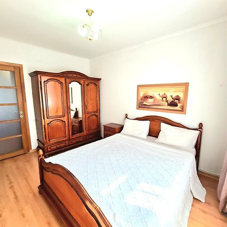 Apartament 2 Bedrooms, Botanica Chişinău Extérieur photo